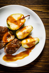 Grilled beefsteak with pears