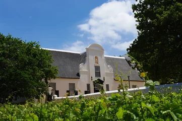 Deurstickers Groot Constantia homestead from the vineyards, Cape Town, South Africa © Timothy