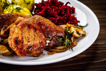 Grilled pork chop with vegetables