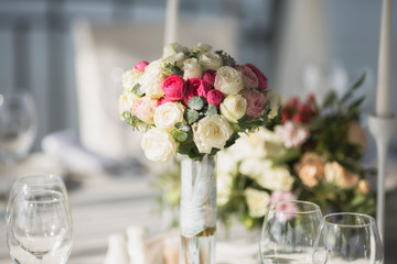 Wedding bouquet of roses on the dinner table close-up, DAVID AUSTIN.