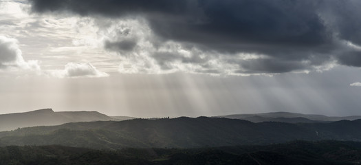 Obraz premium Raios de sol na montanha