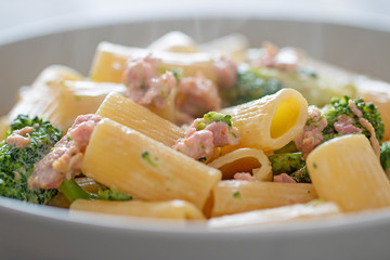 Maccheroni with sausage, cream and broccoli.