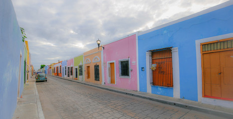 Fototapeta na wymiar Pastel street of Campeche, Mexico