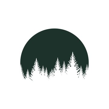 Лес на фоне луны