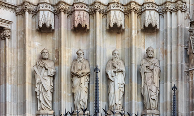 Fototapeta premium Gothic detail of the facade of Cathedral of the Holy Cross and Saint Eulalia, or Barcelona Cathedral at sunset in Barcelona, Spain