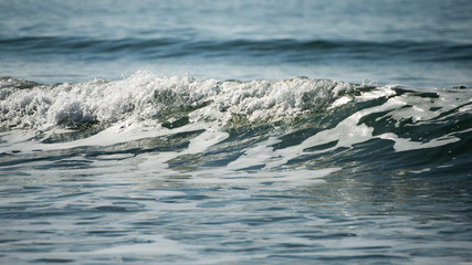 Breaking wave