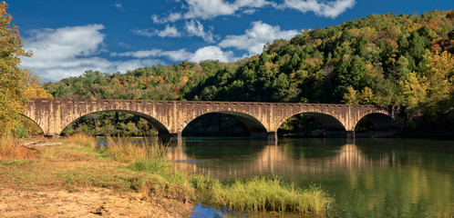 Fototapeta na wymiar The Gatliff Bridge In Cumberland State Park
