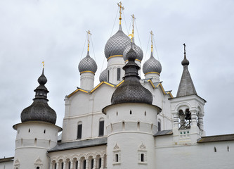 Fototapeta na wymiar Church of Resurrection of Christ (gate) in Rostov Kremlin, Rostov, one of oldest town and tourist center of Golden Ring, Yaroslavl region, Russia