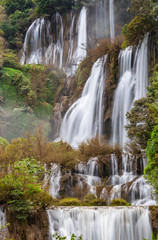 Obraz premium The biggest and beautiful waterfall in Thailand named Thi Lor Su located in Tak Province, Thailand
