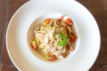 spaghetti with ham and mushroom