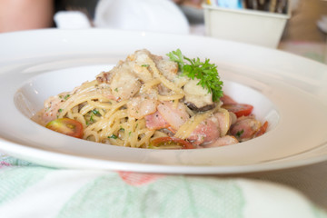 spaghetti with ham and mushroom