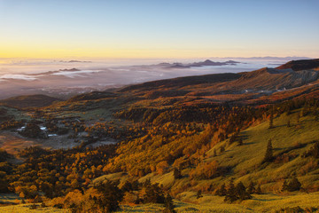 渋峠から望む秋の芳ヶ平湿原