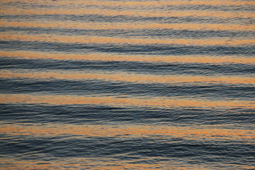 宍道湖の夕暮れ　波紋のある風景