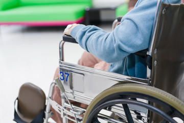 Obraz premium Elder patient woman on wheelchair waiting doctor in hospital