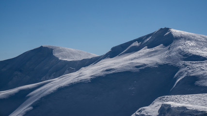 Obraz na płótnie Canvas mountains in winter