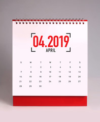 Simple desk calendar 2019 - April