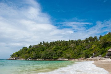 Fototapeta na wymiar view of the beach on pradise island