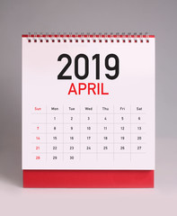 Simple desk calendar 2019 - April