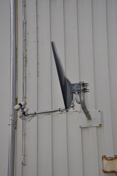 Satellitenantenne, Sat-Sch&uuml;ssel, Sch&uuml;ssel, Antenne, Satellit, Offset, Offsetantenne, Offset-Antenne, LNB, LNC, Elevation, Multifeed, schielend, Doppelfeed, Azimut