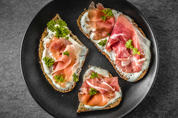 ham bread prosciutto crudo