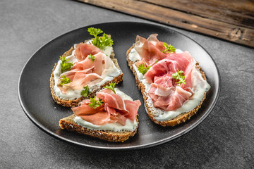 ham bread prosciutto crudo