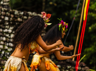 DANSEUSES TAHITIENNE