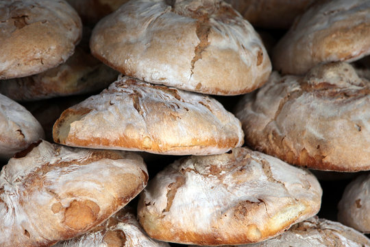 Spanisches Brot auf einem Markt in S&uuml;dspanien