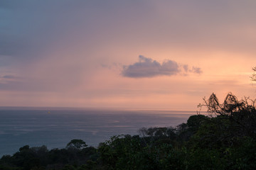 Sonnenuntergang in Costa Rica im Nationalpark Manuel Antonio