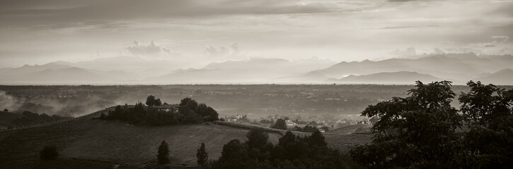 Piemont in schwarz weiss