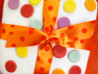 PARTY CAKE WITH POLKA DOTS