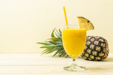 Fototapeta premium fresh pineapple smoothie glass on wood table