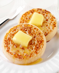 ENGLISH CRUMPETS WITH BUTTER