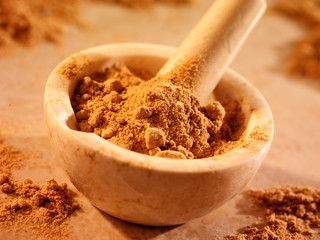 GINGER POWDER IN PESTLE AND MORTAR