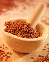 LINSEED IN PESTLE AND MORTAR