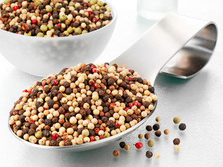 SPOONFUL OF MIXED PEPPERCORNS
