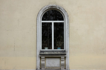 Fototapeta na wymiar the window in the wall