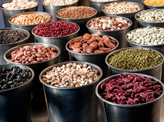 SELECTION OF BEANS AND PULSES