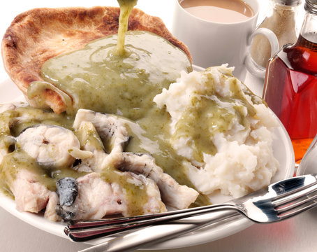 PIE, MASH AND EELS WITH PARSLEY LIQUOR SAUCE