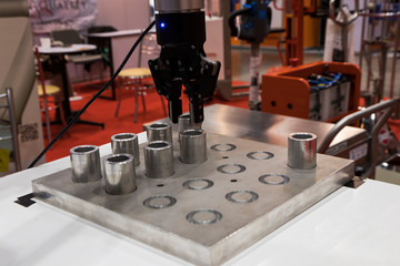 Robotic arm clamp sample and transfer in metal plate