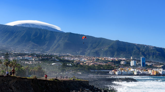 krajobraz z wulkanem Teide w tle, Teneryfa
