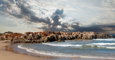 Fototapeta na wymiar beach, skyline, clouds, sky, rocks, boulders, dramatic sky, sunset, sunrise, nature, landscape, light, sea, ocean, colour, 
