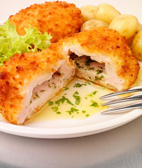 GARLIC CHICKEN KIEV