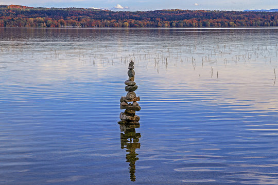 Steinmandl im See