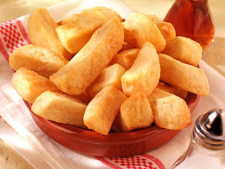 CHUNKY FRIED POTATO CHIPS OR THICK CUT FRENCH FRIES