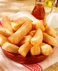 CHUNKY FRIED POTATO CHIPS OR THICK CUT FRENCH FRIES
