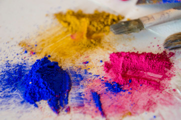 Obraz premium Paintbrushes and color pigments