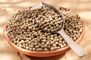 DRIED GARDEN PEAS