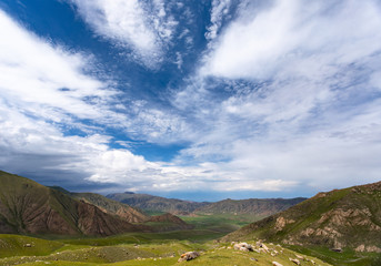 Fototapeta na wymiar Landschaft bei Tuura Suu in Kirgistan