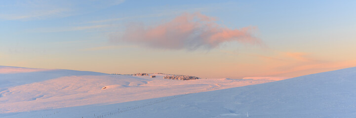 Coucher de soleil enneigé - Auvergne - France