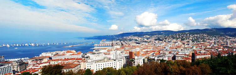 Fototapeta na wymiar panorama of Trieste in Italy